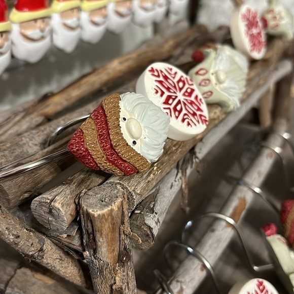 EUC!  TWO SETS OF SHOWER CURTAIN HOOKS  12 SANTA HOOKS AND 12 GNOME W/SN… - Picture 4 of 9